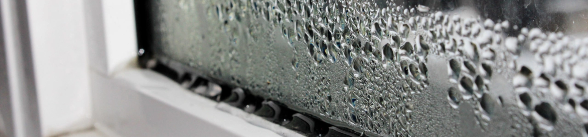 Почему плачут окна? 5 реальных причин конденсата и как с ним бороться